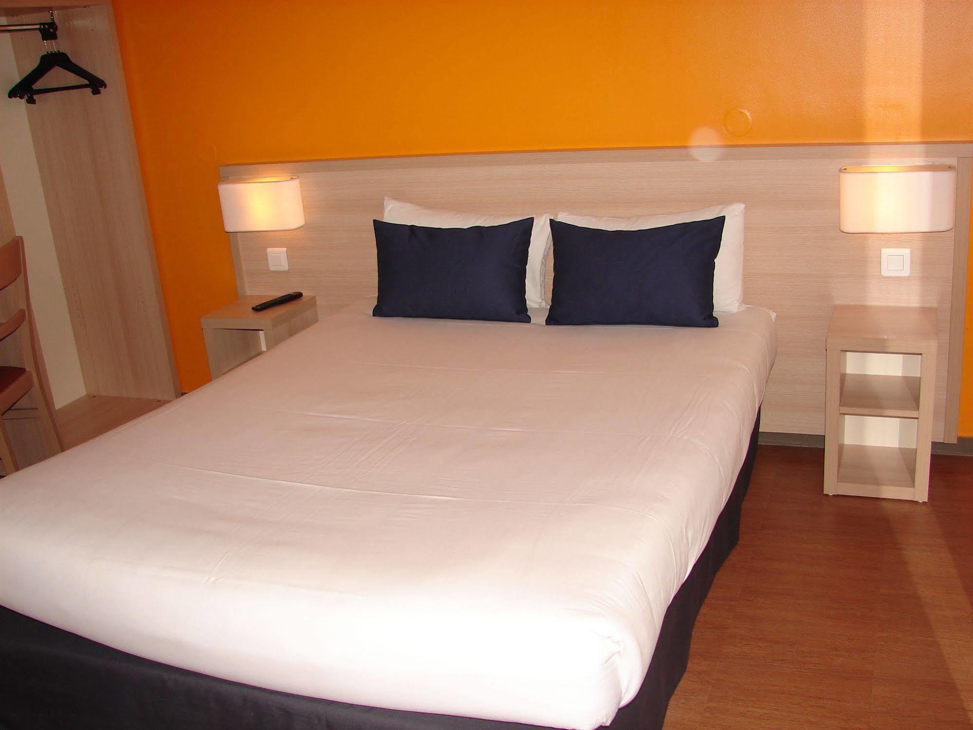 Budget Hotel Melun Sud - Dammarie Les Lys Exterior photo